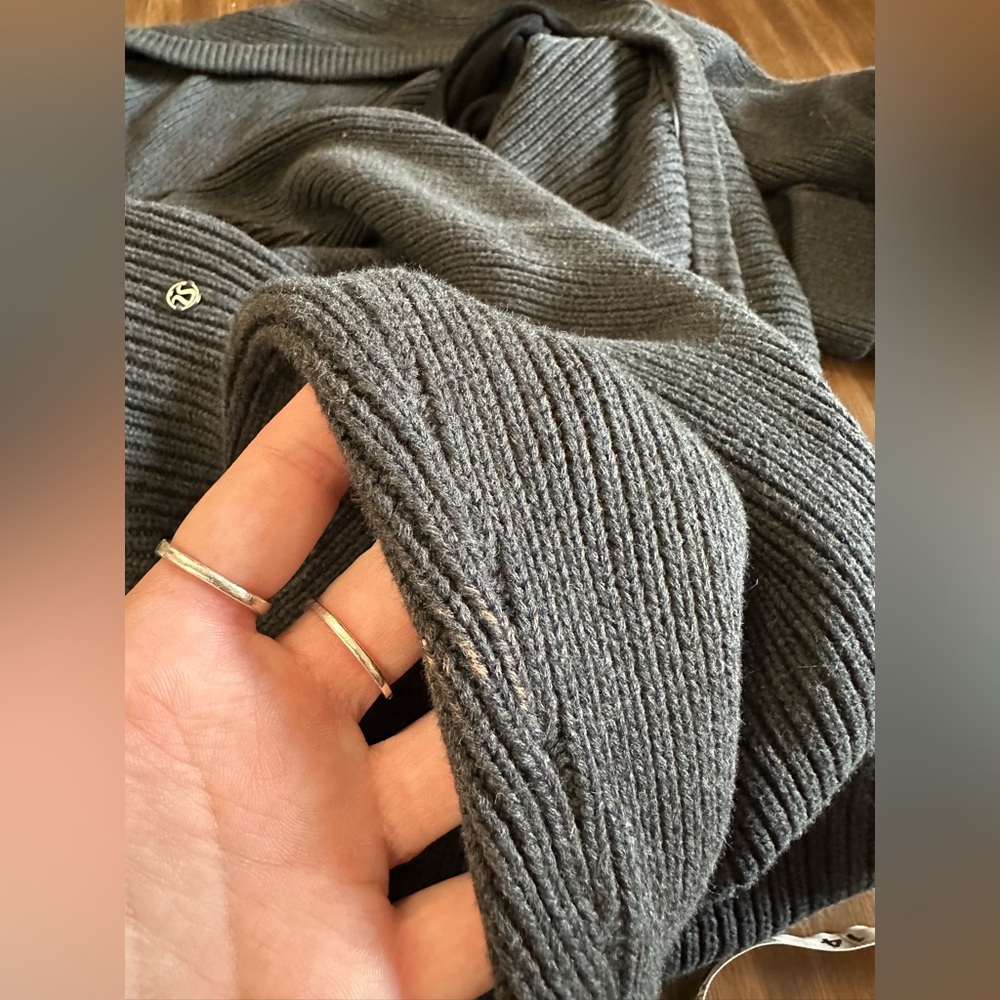Lululemon vestigan cardigan fits like a medium charcoal W4E32S - Picture 4 of 7